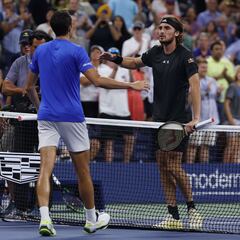 Tsitsipás: “Galán jugó como un tenista de clase mundial”