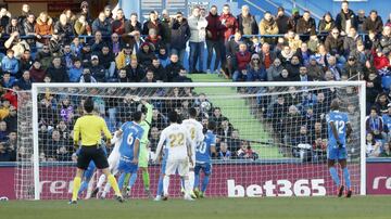 Varane nods in the second. 0-2. Min. 52.