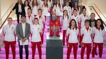 David Aganzo con la concentración de la selección femenina.