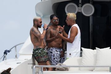 Las fotos de Neymar en Ibiza que suscitan comentarios