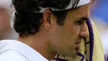 Roger Federer dio la sorpresa negativa de los cuartos de final de Wimbledon al caer derrotado ante el checo Tomas Berdych por 6-4, 3-6, 6-1 y 6-4.