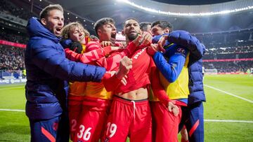 Los jugadores del Atlético celebran el tercer gol contra el Valencia.