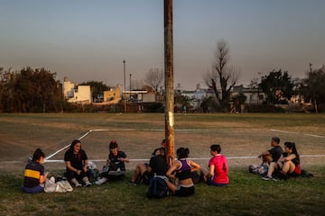  El Villas Unidas es un equipo femenino que milita en la tercera división argentina y representa a los barrios populares y lucha por la inclusión social.