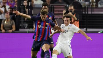 LAS VEGAS, NEVADA - JULY 23: Nico Gonz�lez (L) #14 of Barcelona and �lvaro Odriozola #16 of Real Madrid vie for the ball during their preseason friendly match at Allegiant Stadium on July 23, 2022 in Las Vegas, Nevada. Barcelona defeated Real Madrid 1-0.   Ethan Miller/Getty Images/AFP
== FOR NEWSPAPERS, INTERNET, TELCOS & TELEVISION USE ONLY ==