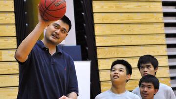 Yao Ming, durante un acto de NBA Cares.