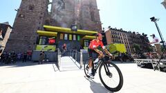 CARCASSONNE, FRANCE - JULY 17: Nairo Alexander Quintana Rojas of Colombia and Team Arkéa - Samsic prior to the 109th Tour de France 2022, Stage 15 a km stage from Rodez to Carcassonne / #TDF2022 / #WorldTour / on July 17, 2022 in Carcassonne, France. (Photo by Michael Steele/Getty Images)