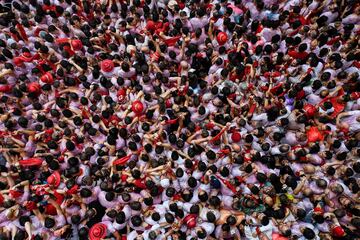 Los San Fermines vuelven tras dos años de parón debido a la pandemia. El exjugador de fútbol Juan Carlos Unzué prenderá la mecha del cohete inaugural. “Bienvenidos a las fiestas más grandes del mundo" ha sido el mensaje de la ciudad.