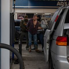 Las nuevas normas del ICE exigen este papeleo para detener tu deportación: compruebe si lo tiene preparado