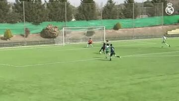 Apunta muy alto: deleitense con el golazo del hijo de Gudjohnsen