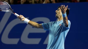 El serbio Novak Djokovic se lamenta tras fallar un punto ante el australiano Nick Kyrgios en el partido de cuartos de final del Abierto Mexicano de Tenis, en Acapulco (México).