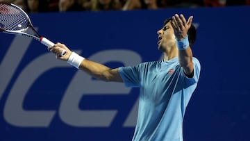 El serbio Novak Djokovic se lamenta tras fallar un punto ante el australiano Nick Kyrgios en el partido de cuartos de final del Abierto Mexicano de Tenis, en Acapulco (M&eacute;xico).