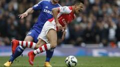Alexis y Arsenal igualan con el Chelsea que se acerca al título