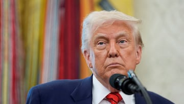 FILE PHOTO: U.S. President Donald Trump speaks during a swearing-in ceremony of Special Envoy Steve Witkoff in the Oval Office at the White House in Washington, D.C., U.S., May 6, 2025. REUTERS/Kent Nishimura/File Photo