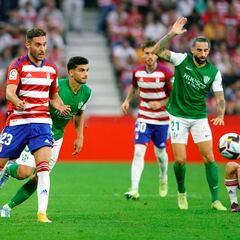 Aprobados y suspensos del Granada: Llamativas suplencias de Puertas y Miguel Rubio
