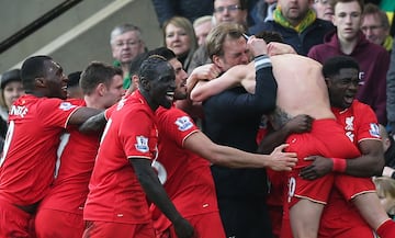 Los jugadores del Liverpool y Jürgen Klopp celebran el gol anotado por Adam Lallana ante el Norwich City en 2016.