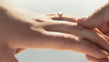 Encuentra un anillo y recurre a internet para encontrar a su dueño: “Había estado allí durante años”