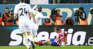 0-2. Penalti de Insúa a Gareth Bale.