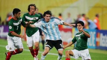 LEIPZIG, GERMANY - JUNE 24: Lionel Messi of Argentina is put under pressure by Zinha, Gerardo Torrado and Gonzalo Pineda of Mexico during the FIFA World Cup Germany 2006 Round of 16 match between Argentina and Mexico played at the Zentralstadion on June 24, 2006 in Leipzig, Germany. (Photo by Clive Mason/Getty Images)
