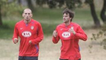 <b>POR UN PUESTO.</b> La llegada de Abbiati pondrá más dififcil la titularidad al argentino.