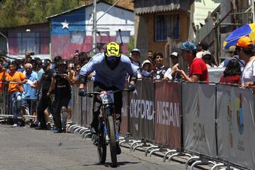 Valparaiso, 11 febrero 2018.
Decimosexta version del Red Bull Valparaiso Cerro Abajo, principal carrera de descenso urbano en Chile, realizada entre calles, escaleras y callejones de la ciudad puerto.
Sebastian Cisternas/Photosport.