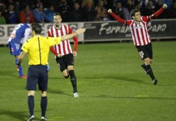 El delantero del Athletic Borja Viguera celebra su gol. 1-1.