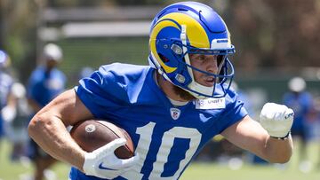 Cooper Kupp entrena con Los Angeles Rams.