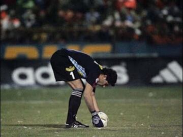 Una final ante Cobreloa por penales decretó el nuevo título de los azules. Johnny Herrera pateó el penal decisivo.