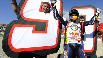 Márquez celebrando su título en Japón.