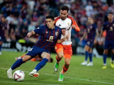 El Eldense se agarra con uñas y dientes a la Segunda tras su victoria en el Carlos Belmonte. Los de Elda han sumado siete de los últimos nueve puntos posibles y empiezan a creer. Ante los manchegos, Gámez se apuntó la asistencia del único tanto, con un precioso envío.