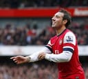 El Arsenal golea al Tottenham tras la expulsión de Adebayor