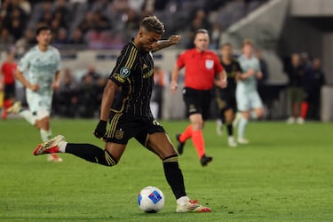 Es la máxima figura de LAFC tras la salida de Carlos Vela, el jugador que marca la diferencia y el desequilibrio para el equipo de Steve Cherundolo y sin duda un jugador que cualquier club buscaría, algo que incluso sucedió con el interés de clubes de Liga MX. 