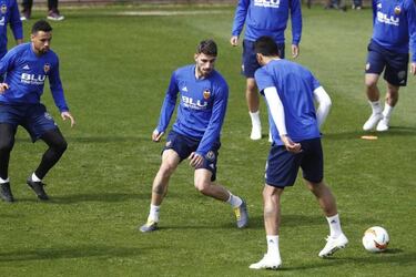 Marcelino se reencuentra con el grupo tras su 'rajada' en Vallecas