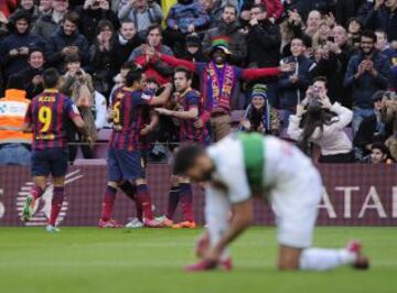 Los jugadores del Barcelona celebran el 2-0.