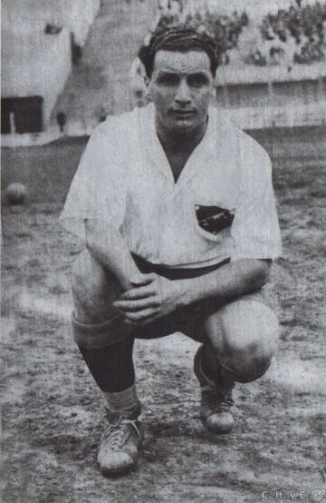 El primer campeón del mundo tuvo en Héctor Castro a su primer anotador en la Copa del Mundo. Castro hizo el gol de los charrúas ante Perú a los 60 minutos.