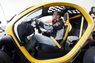 El piloto de Fórmula Uno Sebastian Vettel, visita el centro de pruebas "ZE" de Renault en Boulogne-Billancourt, Francia.