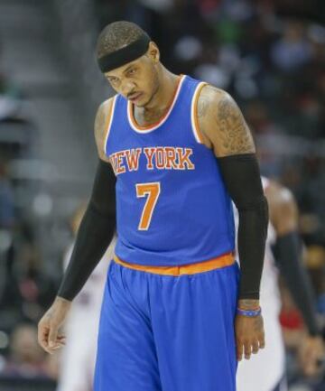 Carmelo Anthony, cabizbajo.