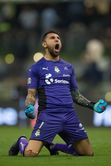 El portero mexicano ha mantenido su buen nivel desde hace años en la Liga MX. Fue factor clave para que Santos haya llegado a la final del Clausura 2018 y su amplia experiencia lo hace un portero confiable.