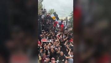 El plantel de Colo Colo deja Chile y así es despedido por sus hinchas: emocionante