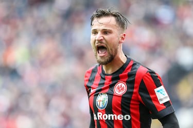 El delantero centro suizo, exjugador del Celta de Vigo y de la Real Sociedad entre otros, vistió la camiseta en 96 encuentros, marcó 19 goles y dio 13 asistencias. 