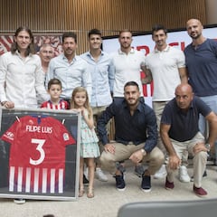 Filipe Luis se despide: "Esta camiseta te hacía jugar solo"