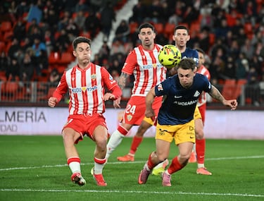 Andrés Fernández y Arribas dan alas a la remontada del Almería