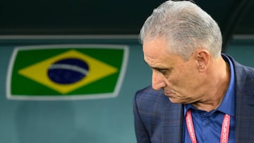 09 December 2022, Qatar, Al-Rajjan: Soccer: World Cup, Croatia - Brazil, final round, quarterfinal, Education City Stadium. Brazil's coach Tite stands at the bench before the match. Photo: Robert Michael/dpa (Photo by Robert Michael/picture alliance via Getty Images)