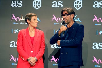 Elisa Aguilar, presidenta de la Federación Española de Baloncesto y Vicente Jiménez, Director del Diario AS