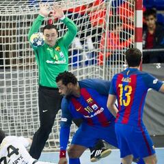 El Ademar casi acaba con la histórica racha del Barça: 27-28