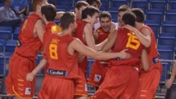 Los jugadores de la Sub-20 celebran el pase a semifinales.