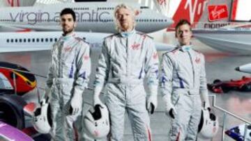 Richard Branson, el magnate de Virgin, entre sus dos pilotos de la F&oacute;rmula E, Alguersuari y Bird.