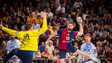 Janz logra un tanto ante Mikler.