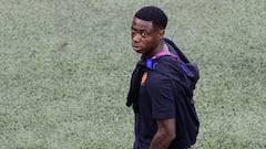(FILES) Netherlands' midfielder Quincy Promes looks on ahead of the UEFA EURO 2020 Group C football match between the Netherlands and Ukraine at the Johan Cruyff Arena in Amsterdam on June 13, 2021. Convicted former Ajax and Dutch international winger Quincy Promes has been arrested in Dubai, two weeks after a court in the Netherlands sentenced him to six years for smuggling more than a tonne of cocaine. Dutch prosecutors confirmed the arrest on March 1, 2024, but said it was for an alleged offense committed in the United Arab Emirates city and not on a Dutch request for extradition. (Photo by Olaf Kraak / POOL / AFP)