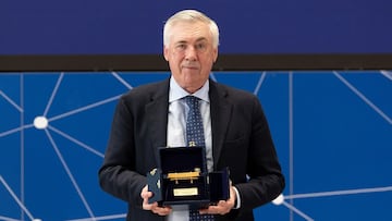 Ancelotti recoge la 'Panchina d'Oro' en Florencia.