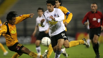 FUTBOL, COLO COLO/O'HIGGINS
CAMPEONATO CLAUSURA 2006
MATÍAS FERNÁNDEZ, CENTRO, DISPUTA EL BALÓN.